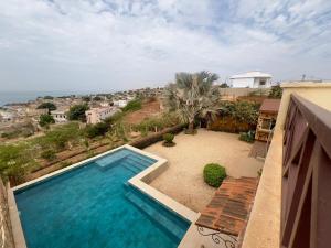 a swimming pool in the yard of a house at Villa La beauté luxueuse in Rufisque