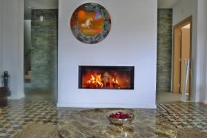 a fireplace in a living room with a table at Quinta das Lavandas in Castelo de Vide