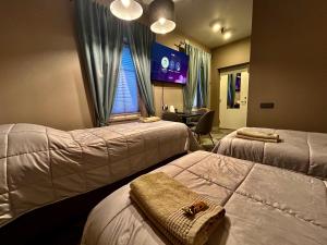 a hotel room with two beds and a tv at Best apartments Narva in Narva