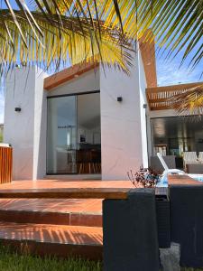 a house with a large glass window on a deck at Casa VerdeMar Vichayito Perú in Vichayito