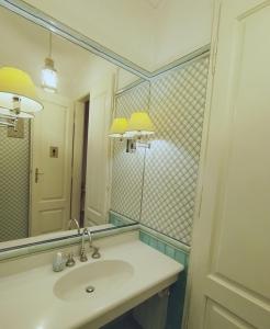 a bathroom with a sink and a mirror at VelaMar in Trieste