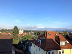 a view of a city with roofs of buildings at Über den Dächern Kemptens mit Panoramablick in Kempten