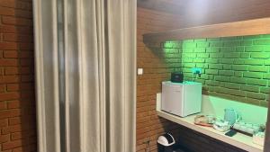 a bathroom with a green brick wall at Evergreen Cottage in Ella +58 photos