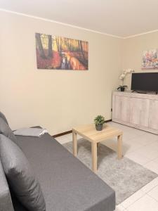a living room with a couch and a table at Bellagio Apartment San Giovanni in Bellagio
