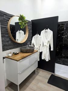 a bathroom with a sink and a mirror at Le Baiser Doré in Sainte-Marie-aux-Chênes