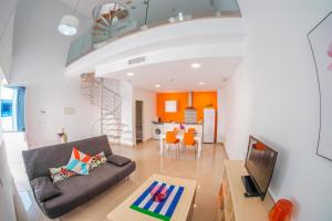 a living room with a couch and a table at Ancla Real Apartamentos Loft in El Puerto de Santa María