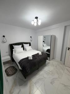 a bedroom with a large bed and a mirror at Zori de Bucovina in Gura Humorului