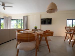 a living room with a wooden table and chairs at Ocean View-picuzzi Villa RI duplex Las Galeras in Piedra de La Ballena