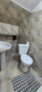 a bathroom with a toilet and a sink at Pousada Familiar 04 in Rio do Sul