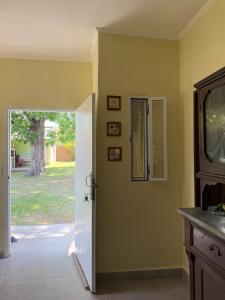 an open door into a kitchen with a yard at Ana y Fran in Villa Zorraquín
