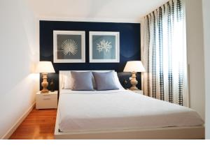 Un pat sau paturi într-o cameră la Cubo Apartments