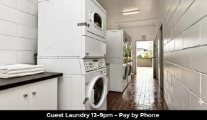 a laundry room with a washer and dryer at Aaron Motel in Gladstone