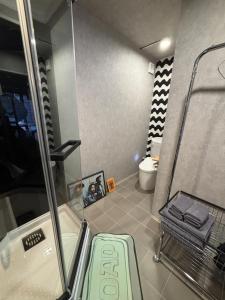 a small bathroom with a shower and a toilet at SUGEEZ motel in Fujikawaguchiko