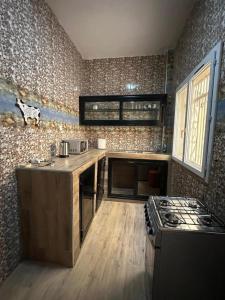 a kitchen with a stove and a counter top at 1 lit en dortoir partagé - Résidences PRIMIS Thiès in Thies