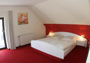 Postel nebo postele na pokoji v ubytování Frühstückshotel Landgasthof Kramer