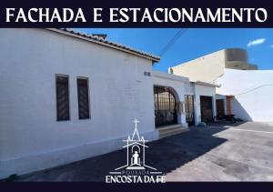 a church with a cross on the side of a building at Pousada Encosta da Fé - Unidade Centro in Juazeiro do Norte