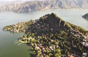 Gallery image of La Casona Breakfast & Wellness Center in Valle de Bravo