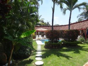 Villa Botero By Casa Mojito外面的花园