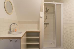 Ett badrum på Bluebell Apartment