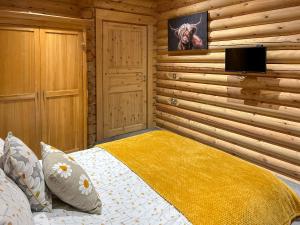 a bedroom with a bed in a log cabin at The Outback - Uk50982 in West Thirston