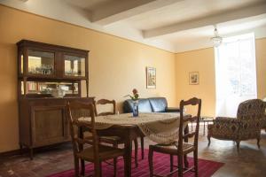 a dining room with a table and chairs at Domaine Mas Pigné in Sauve