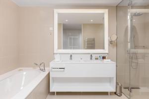 Vannituba majutusasutuses Crowne Plaza Podgorica by IHG