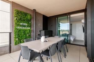a dining room with a table and chairs at Winx Trackside Moonee Ponds in Moonee Ponds