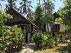 Koyao Bay Pavilions - Beach Resort and Pool Villas外面的花园