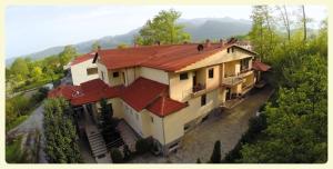 an aerial view of a house with red roofs at Hotel Edem in Kato Loutraki