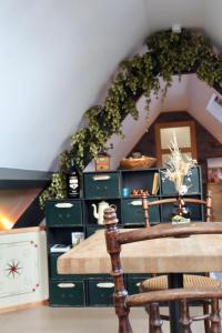 a room with green dressers and a table with areath at Gîte & SPA du croquet in Blaringhem