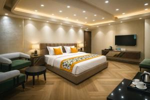 a hotel room with a bed and a tv at Qotel Signature Coleman Janakpuri Near District Centre & Pacific Mall in New Delhi +73 photos