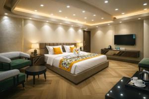 a hotel room with a bed and a tv at Qotel Signature Coleman Janakpuri Near District Centre & Pacific Mall in New Delhi