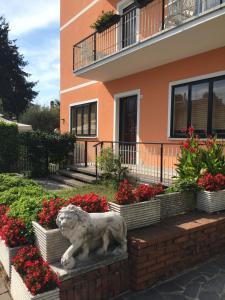 En terrasse eller udendørsområde på Al Gallo Cividale- mansarda o piano terra