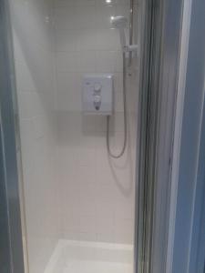 a bathroom with a shower with a shower at Carters Guesthouse in Milton Keynes
