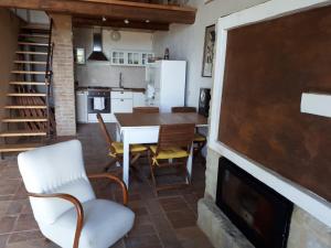 a living room with a table and a fireplace at L'Infinito in Mombaroccio