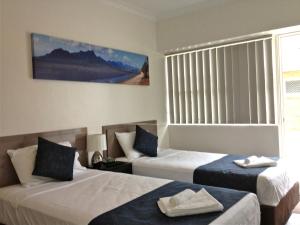 Postel nebo postele na pokoji v ubytování Lees Hotel + 9 fotografií