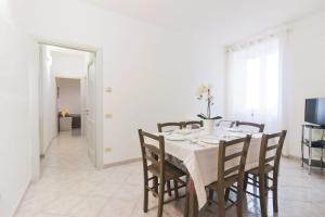 a dining room with a table and chairs at Scala Center big holiday house in Scala