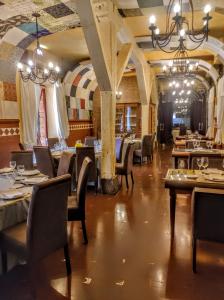 a dining room with wooden tables and chairs at Hotel Boutique Palacio de la Serna in Ballesteros de Calatrava