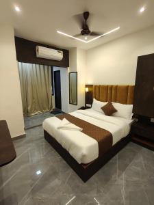a bedroom with a large bed in a room at Hotel Regal Gate in Mumbai