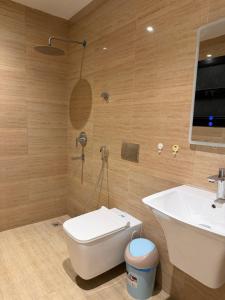 a bathroom with a toilet and a sink at Khobar Luxury Apartments in Al Khobar