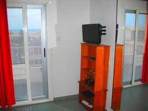 TV a/nebo společenská místnost v ubytování Dodoo Lodge