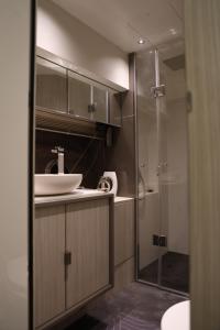a bathroom with a sink and a shower at MYTH bay in Bandar Jişşah