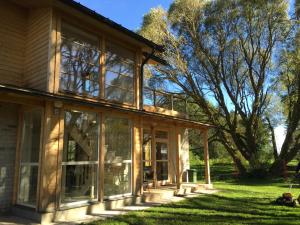 an exterior view of a house with large windows at Mokko Lakehouse in Kuremaa