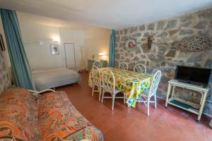a living room with a table and a couch at Condominio Dunelba in Marina di Campo