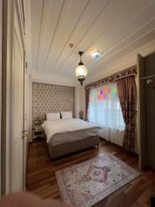 a bedroom with a bed and a window at Ersari Hotel in Istanbul