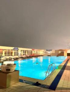a large blue swimming pool in a building at Incheon Rest Stay in Taeam
