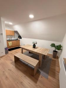 a wooden table and bench in a room with a kitchen at Workhome A2 zu 6 in Lünen