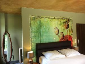a bedroom with a painting above a bed at Seehaus in Lenz