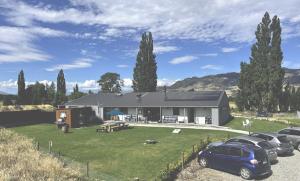 a house with cars parked in front of it at Penny's Drop Inn in Cromwell