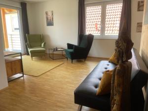 a living room with a couch and two chairs at Art Apart Stuttgart in Rutesheim